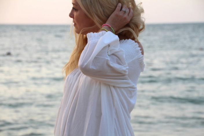 dubai-white-lace-dress-at-the-beach